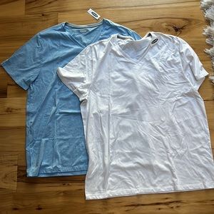 Soft washed Old navy v-neck shirts size xxl NWT